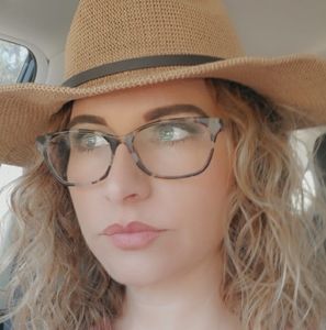 Meet your Posher, Dori